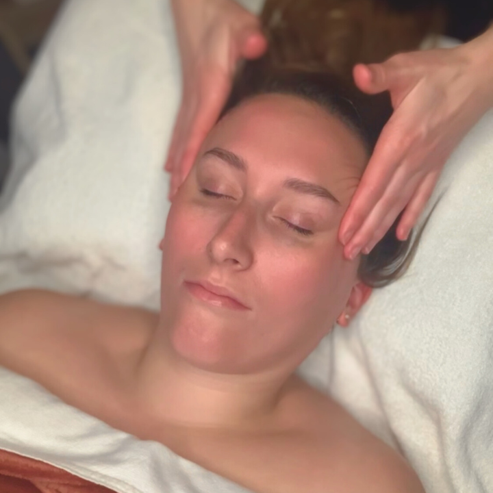 Soin visage express spécifique contour des yeux reims Chloé atelier de beauté